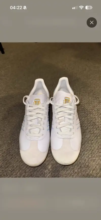 Zapatillas Adidas Gazelle blancas y celestes - miniatura 1