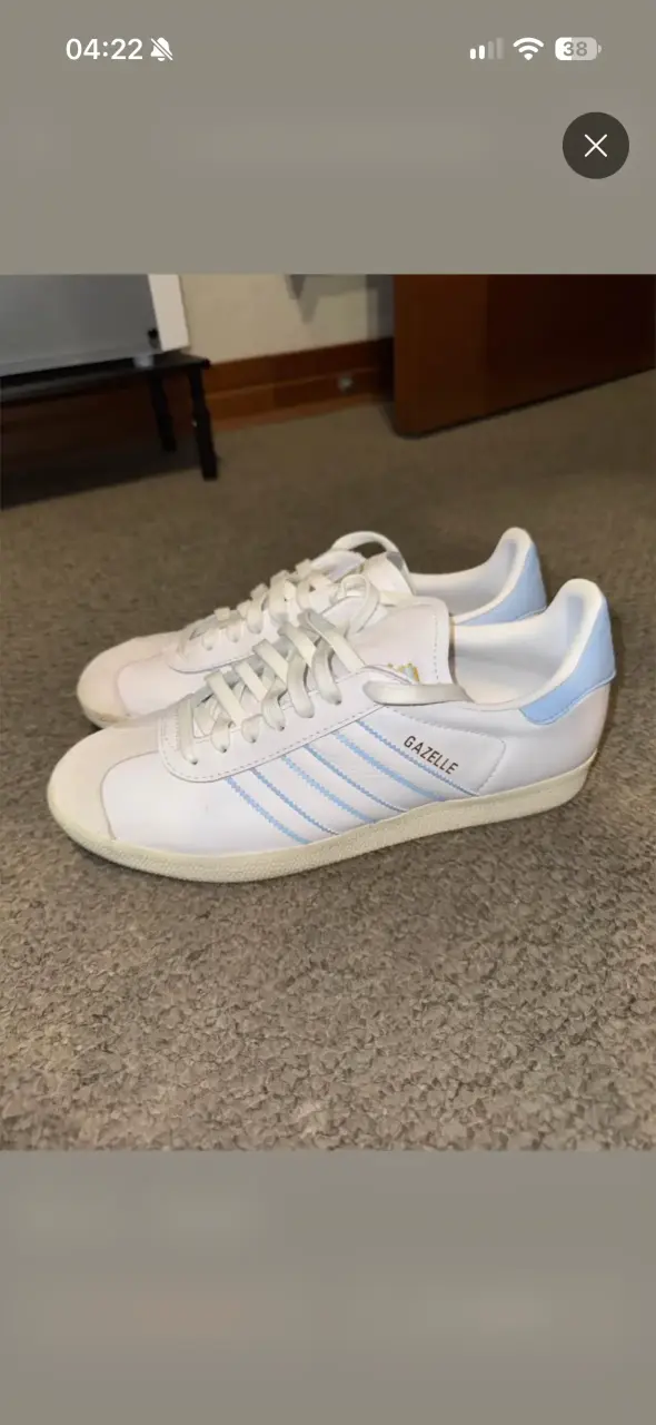 Zapatillas Adidas Gazelle blancas y celestes - 2