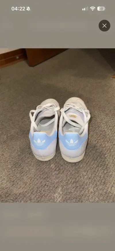 Zapatillas Adidas Gazelle blancas y celestes - miniatura 3