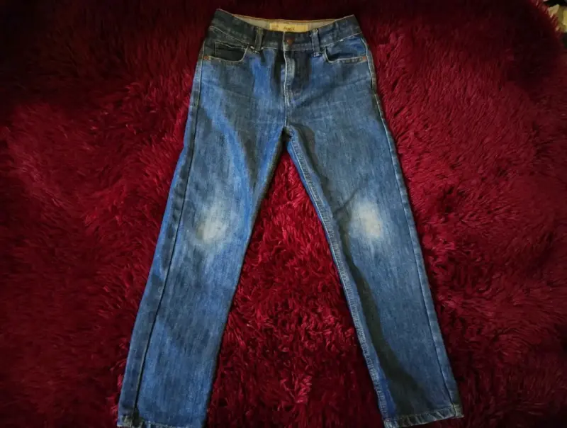 Jeans de mezclilla con diseño desgastado para niño - 3