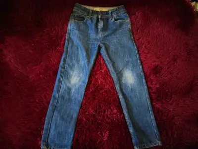 Jeans de mezclilla con diseño desgastado para niño - miniatura 3