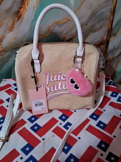 Bolso Juicy Couture beige con colgante - miniatura 1