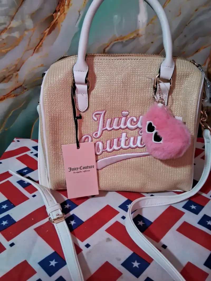Bolso Juicy Couture beige con colgante - 3