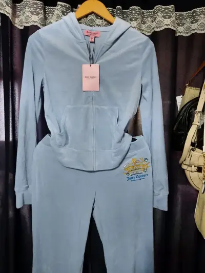 Conjunto  azul Juicy Couture con capucha - miniatura 1