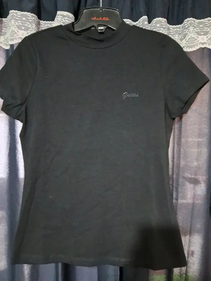 Polera negra de mujer guess - 1