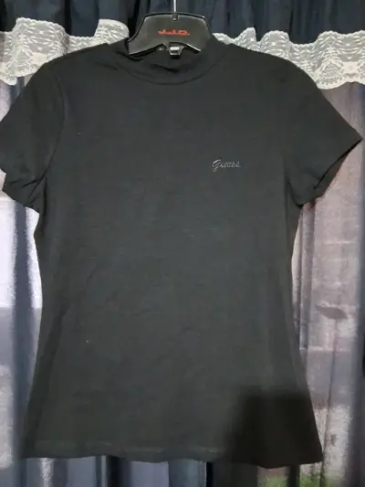 Polera negra de mujer guess - miniatura 1