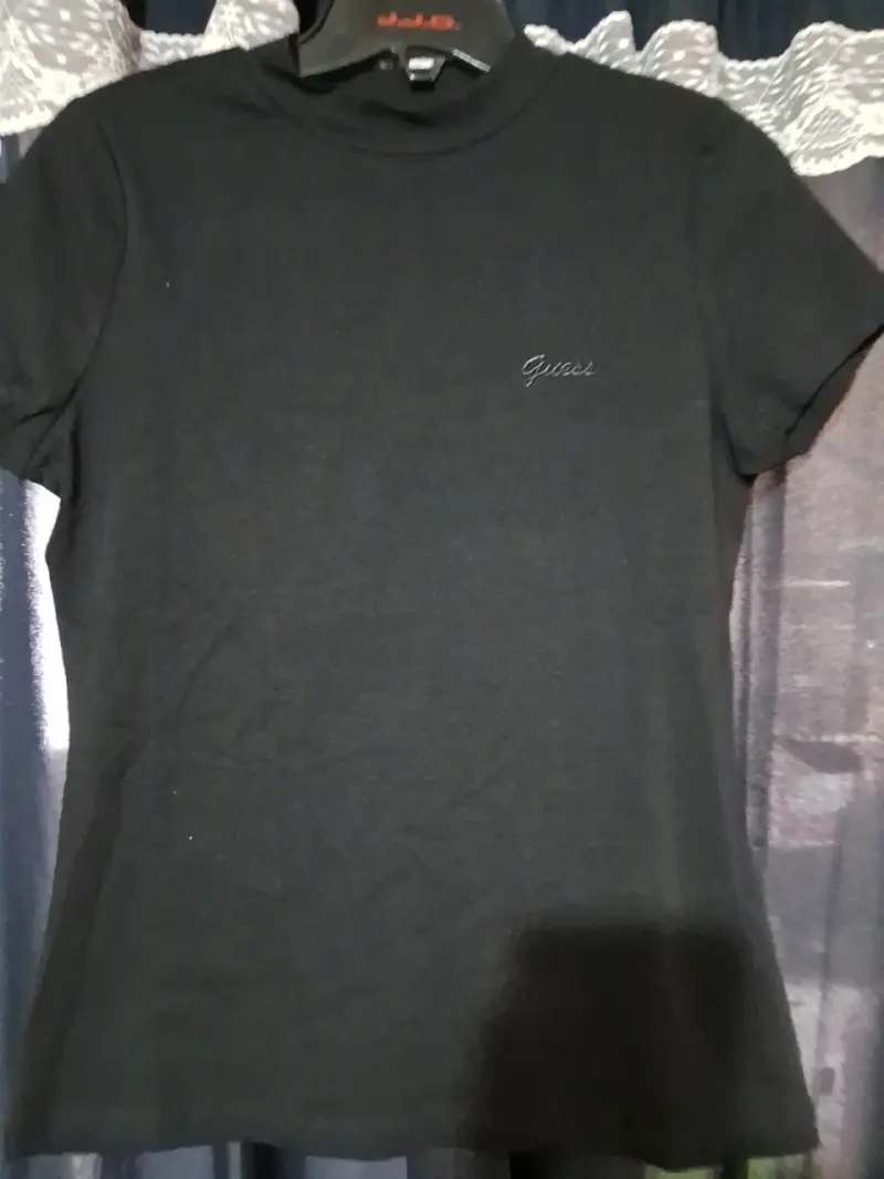 Polera negra de mujer guess - 2
