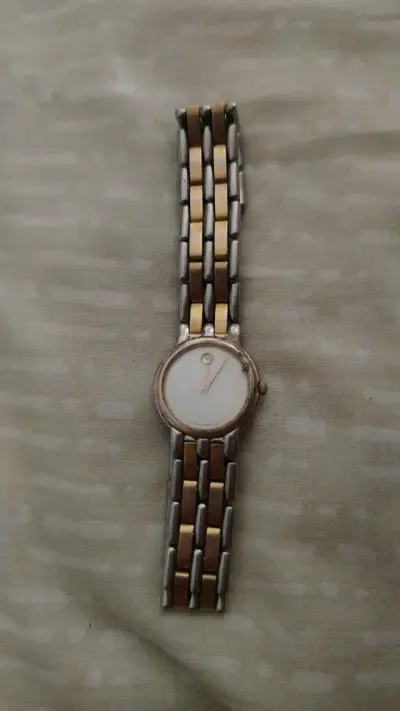 Reloj de pulsera bicolor elegante - miniatura 1