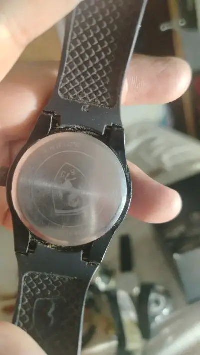Reloj deportivo Ferrari negro y rojo - miniatura 2
