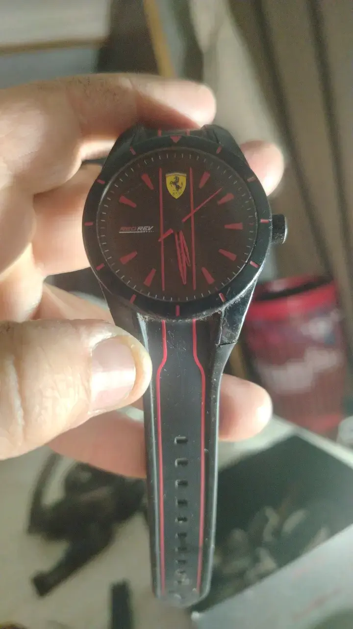 Reloj deportivo Ferrari negro y rojo - 3