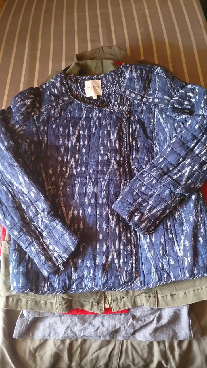 Chaqueta azul estampada Regatta para mujer