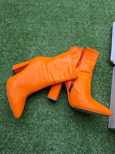 Botines de tacón naranja con textura - miniatura 1