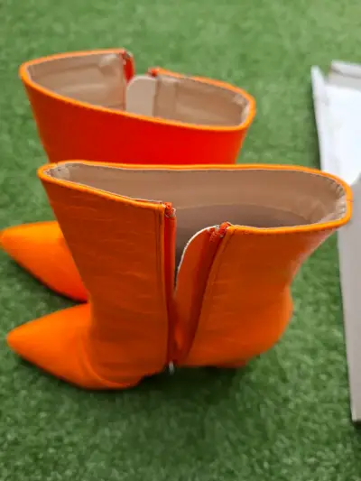 Botines de tacón naranja con textura - miniatura 3