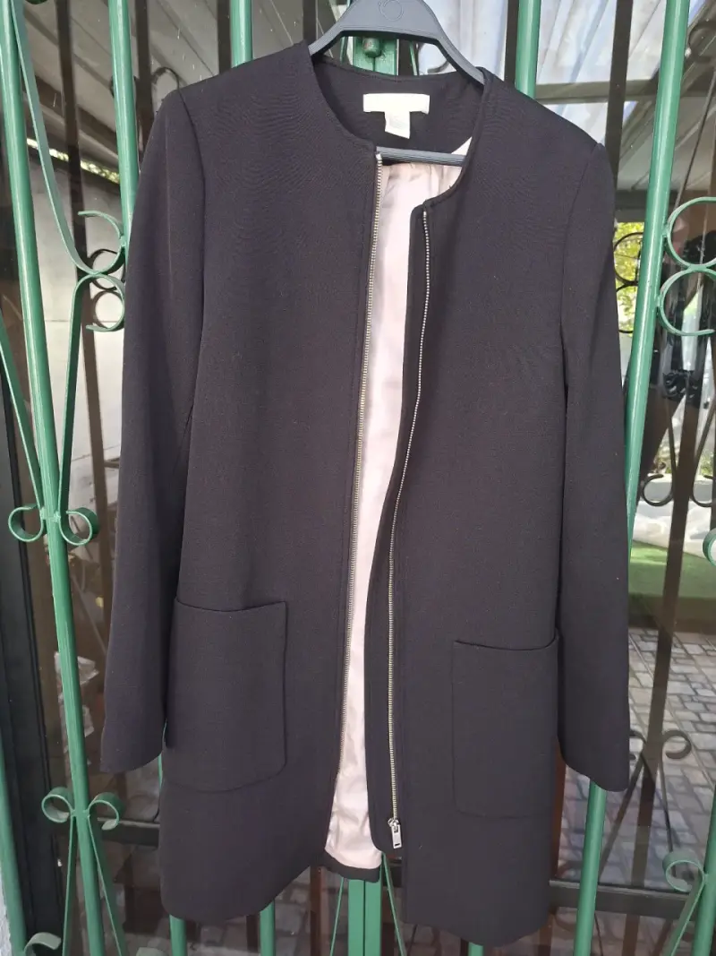 Blazer negro de mujer con cierre