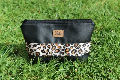Neceser de cuero sintético con diseño animal print - miniatura 1