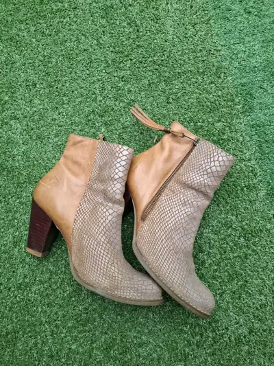 Botines de cuero con diseño reptil y tacón alto - miniatura 1