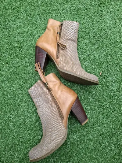 Botines de cuero con diseño reptil y tacón alto - miniatura 3
