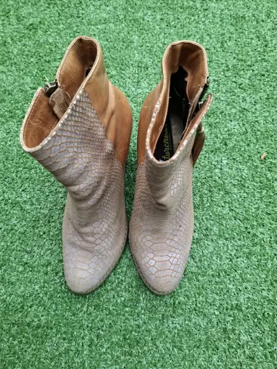 Botines de cuero con diseño reptil y tacón alto - miniatura 4