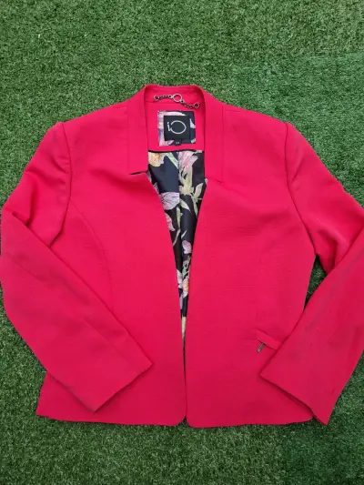 Blazer rojo para mujer con forro floral - miniatura 2