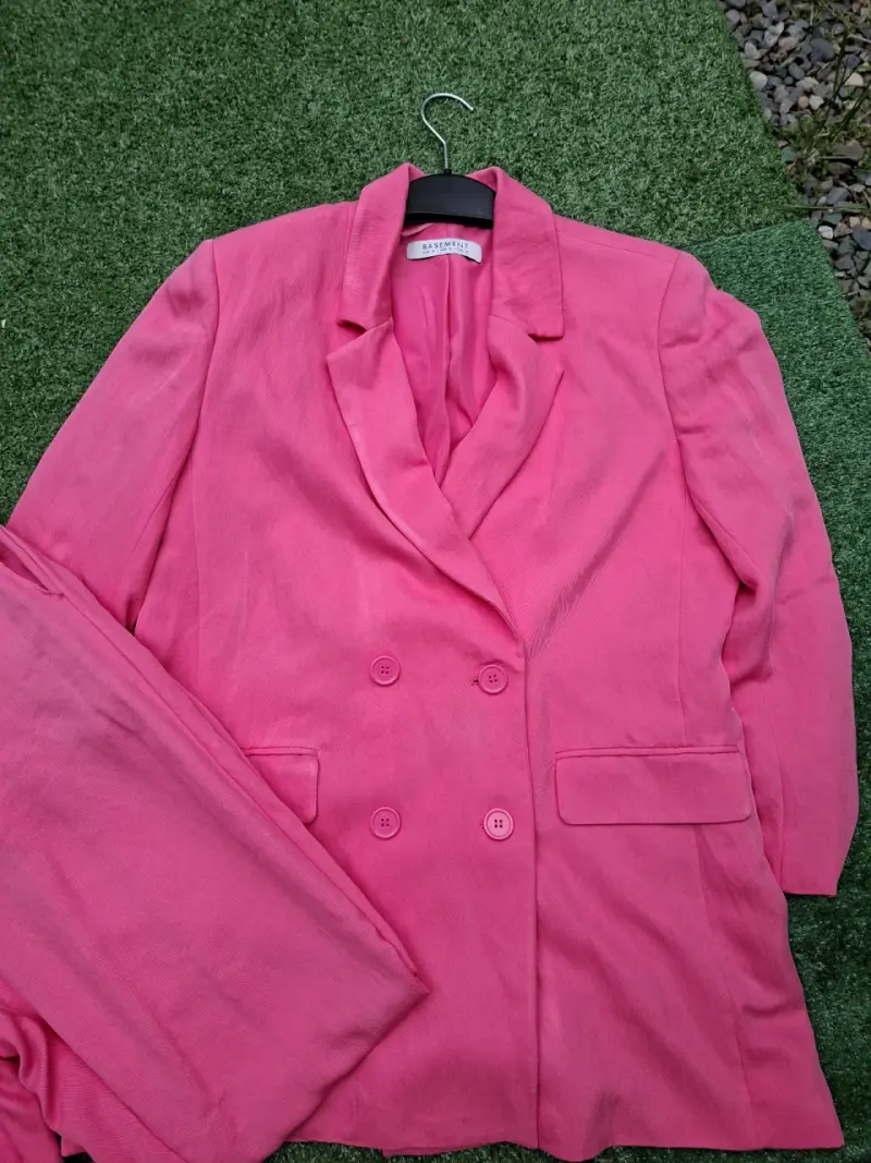 Traje de Mujer Fucsia Basement