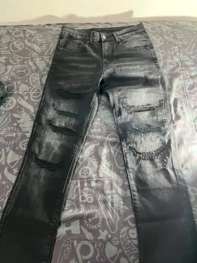 Jeans negros desgastados para hombre - miniatura 1
