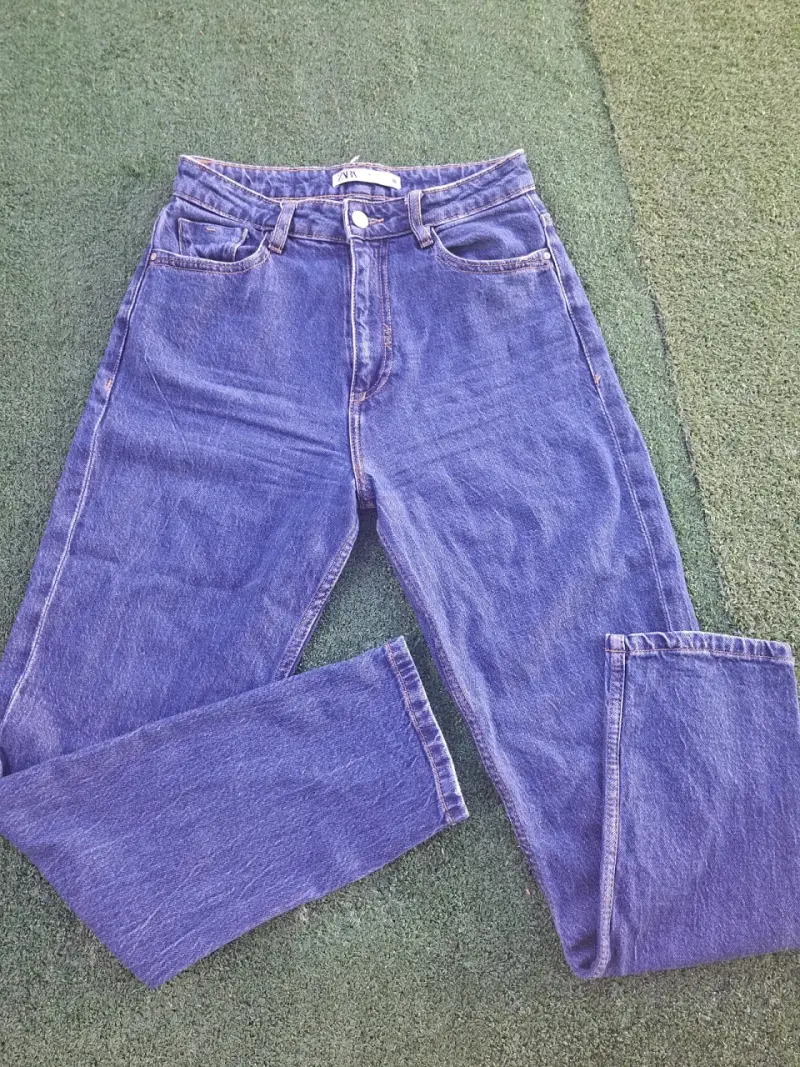 Jeans azul clásico para mujer Zara