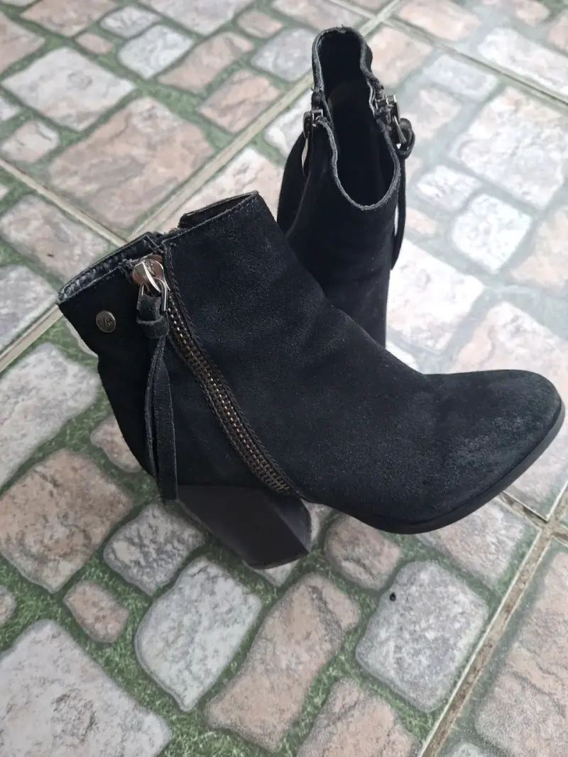 Botines de gamuza negros con tacón alto