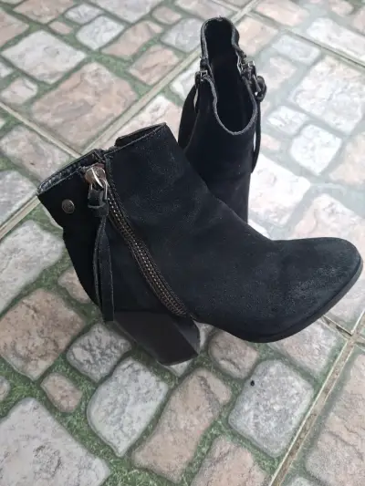 Botines de gamuza negros con tacón alto - miniatura 1