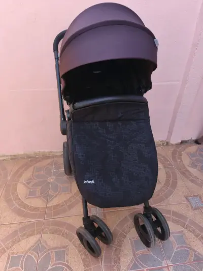 Coche de bebé Infanti gris con silla de auto - miniatura 5