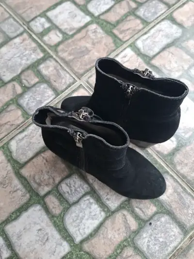 Botines de gamuza negros con tacón alto - miniatura 2