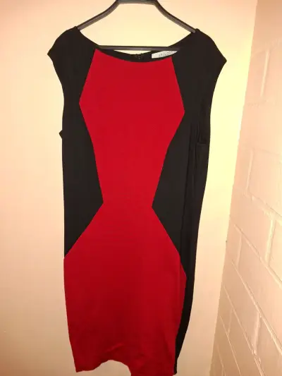 Vestido sin mangas Apology rojo y negro - miniatura 5
