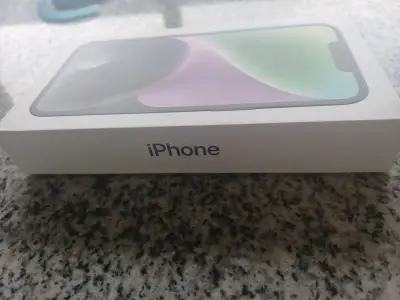 iPhone 13 en caja original color blanco - miniatura 2