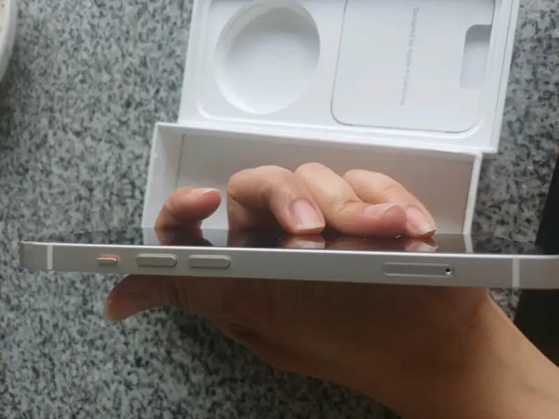 iPhone 13 en caja original color blanco - 4