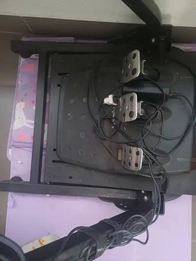 Volante de carreras Logitech G para PlayStation - miniatura 3