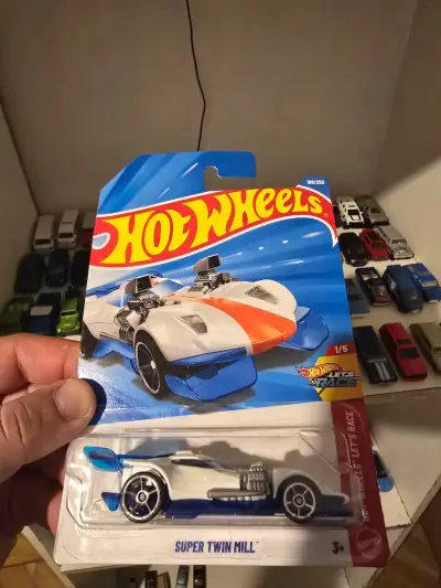 Colección de 15 autos Hot Wheels nuevos - miniatura 2