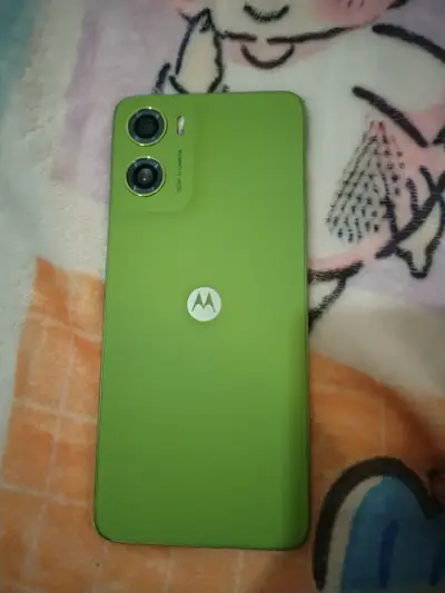 Smartphone Motorola verde con cámara dual - miniatura 2