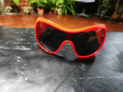 Gafas de Sol Deportivas Rojas Modernas - miniatura 1
