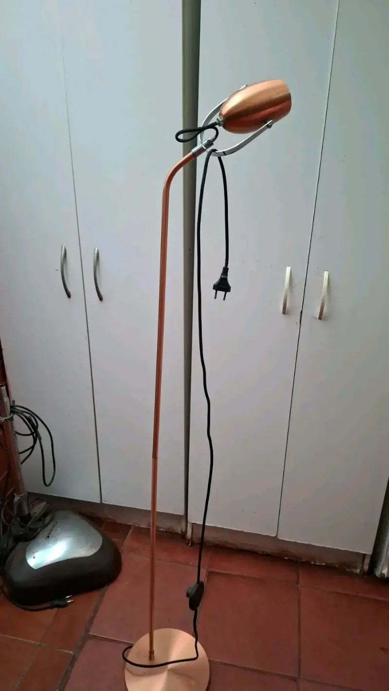 Lámpara de pie de metal cobre ajustable