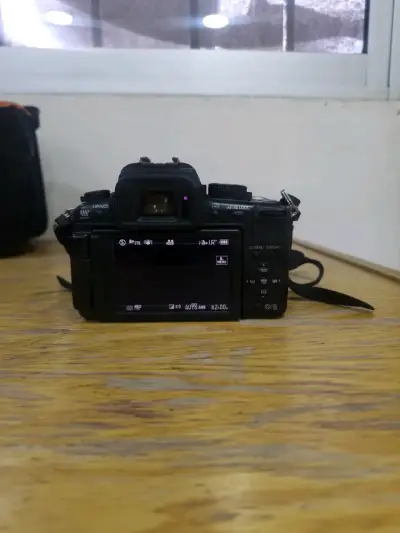 Cámara Panasonic Lumix GH2 con lente y accesorios - miniatura 5