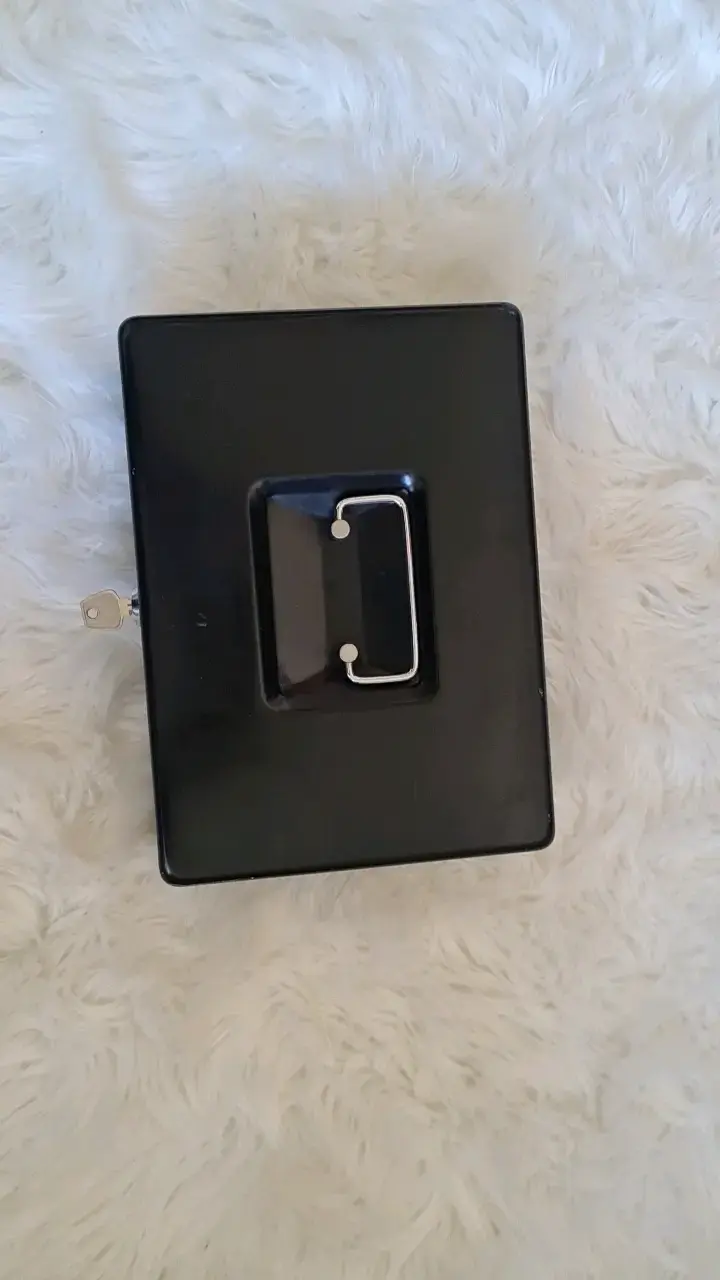 Caja de seguridad metálica con llave - 2