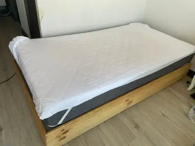 Cama de madera 1.5 plazas con colchón - miniatura 1