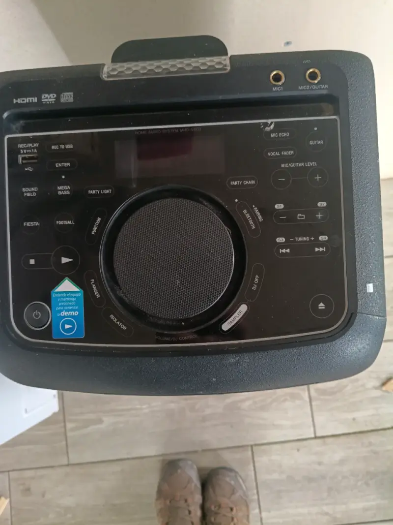 Parlante Sony con efectos de sonido y luces - 2