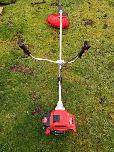 Desbrozadora a gasolina roja castor en buen estado - miniatura 1