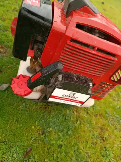 Desbrozadora a gasolina roja castor en buen estado - miniatura 2