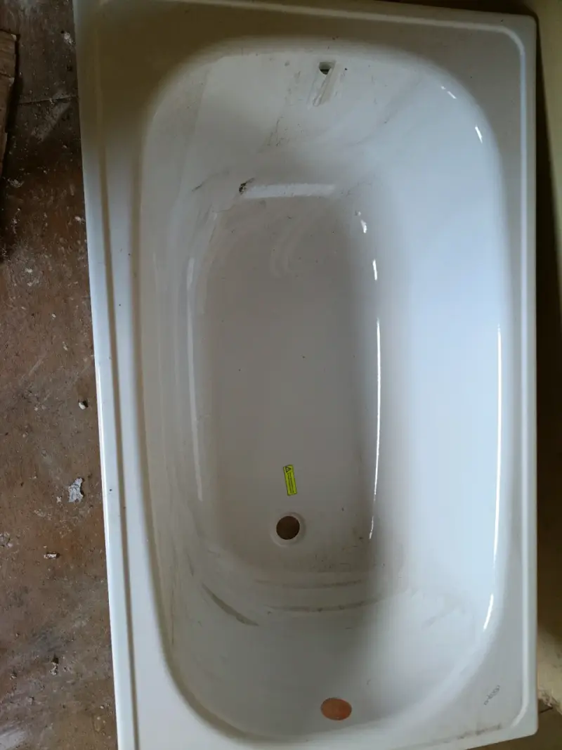 Tina de baño blanca en buen estado