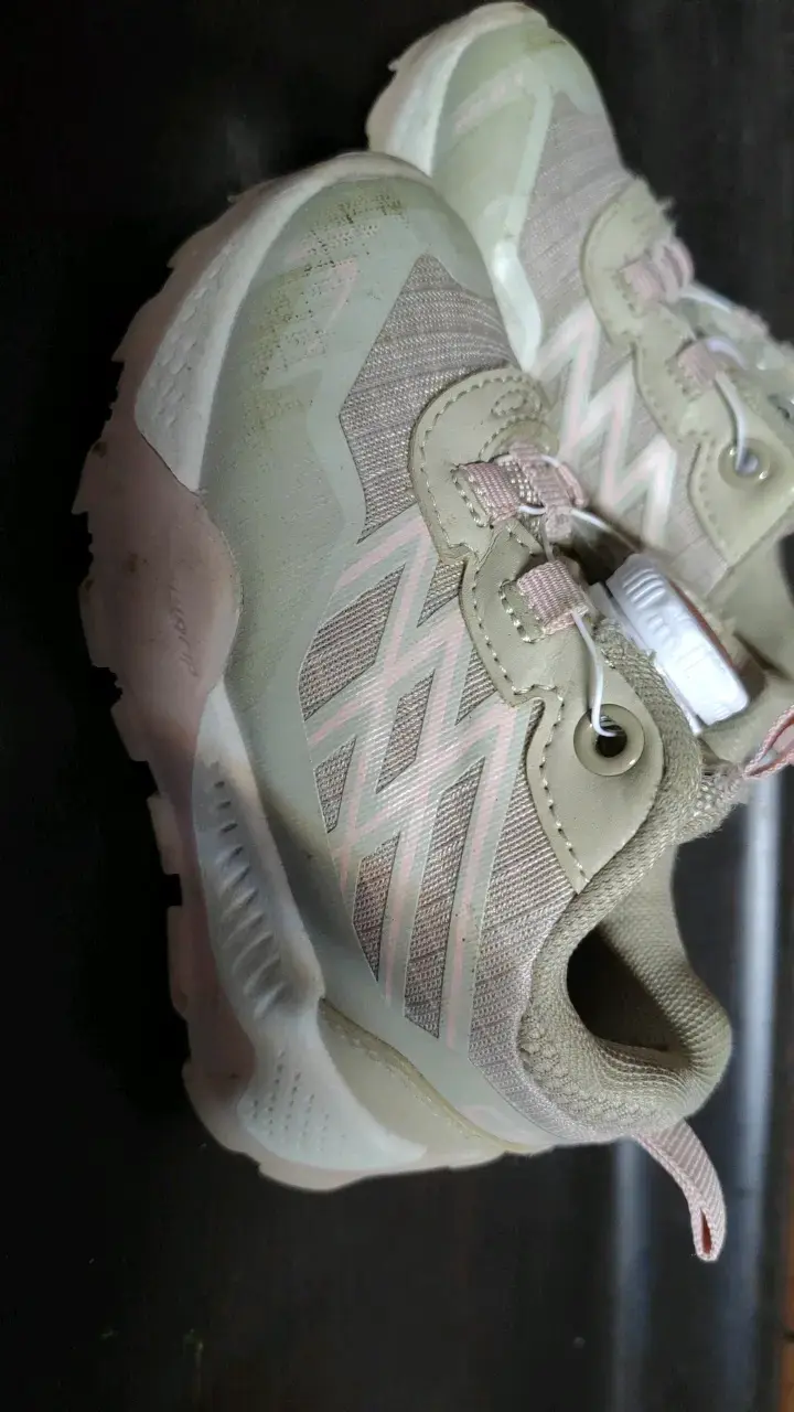 Zapatillas deportivas para niña color beige