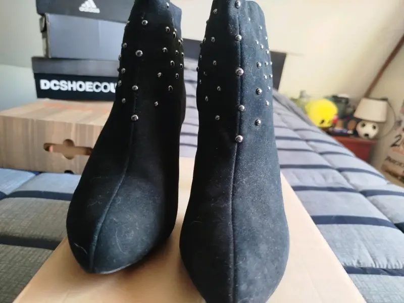Botines negros con tachas para mujer - 3