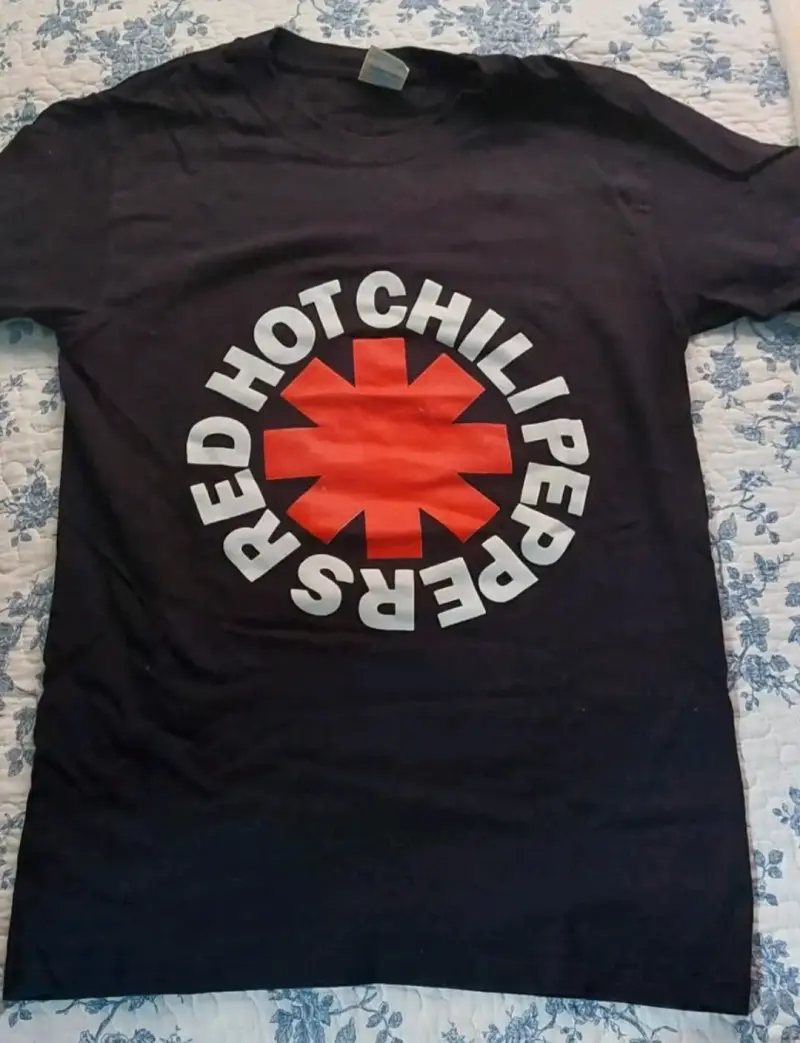 Polera Red Hot Chili Peppers negra