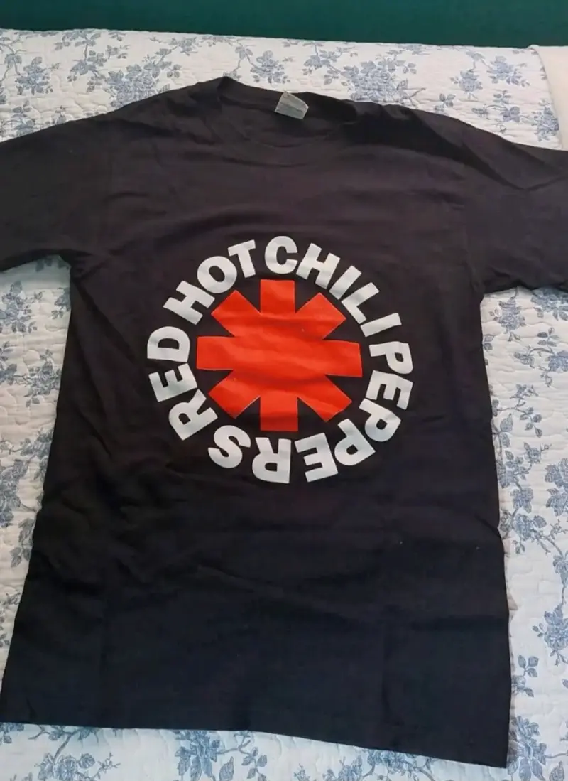 Polera Red Hot Chili Peppers negra - 2