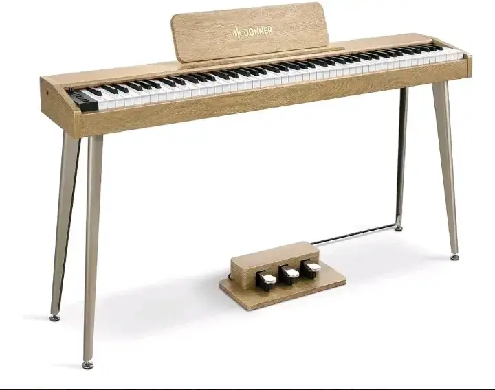 Piano digital Donner con pedales y soporte